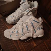 Nuove inutilizzate scarpe da ginnastica fila