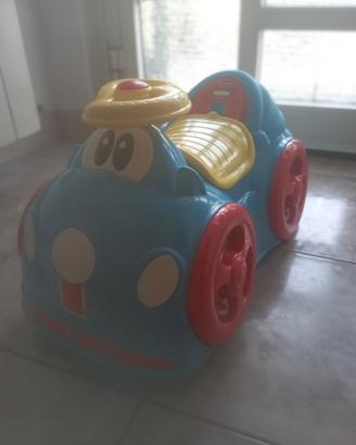 Macchinina cavalcabile chicco