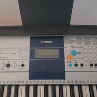 Tastiera yamaha psr e323 completa di accessori