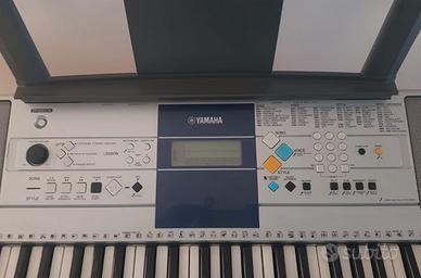 Tastiera yamaha psr e323 completa di accessori
