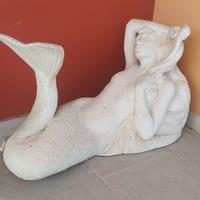 Tavolino da salotto con sirena.