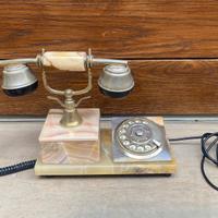 Telefono antico in marmo a disco rotante vintage