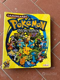 Album pokemon con carte casuali dentro