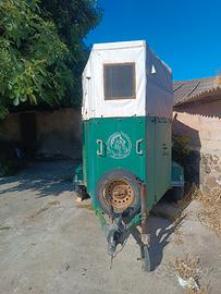 Trailer per il trasporto di cavalli 