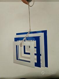 Lampadario blu e bianco
