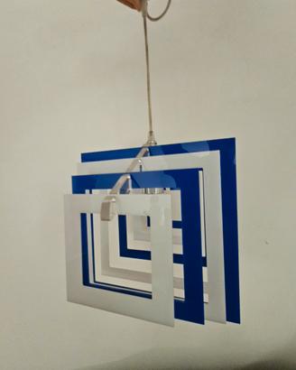 Lampadario blu e bianco