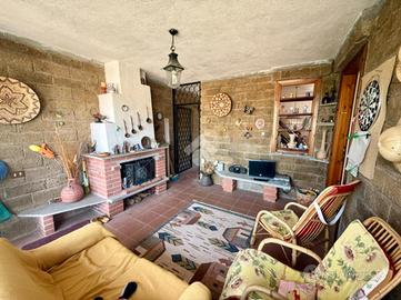 VILLA A SCHIERA A CAPODIMONTE