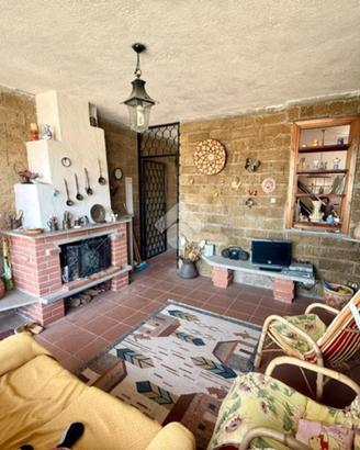 VILLA A SCHIERA A CAPODIMONTE