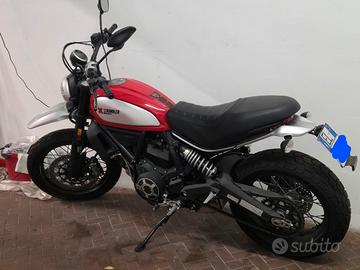 DUCATI SCRUMBLER 800  ICON RED