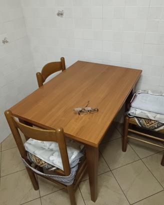 tavolo cucina con 3 sedie