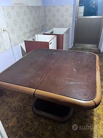 Tavolo in legno quadrato espandibile