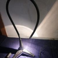 lampada da tavolo con luce concentra 