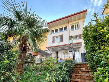 CASA SEMINDIPENDENTE A LEFFE