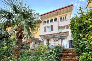 CASA SEMINDIPENDENTE A LEFFE