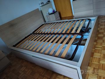 Letto moderno in legno con cassettoni