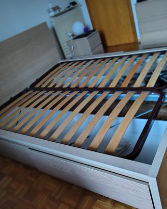 Letto moderno in legno con cassettoni