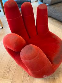 Poltrona mano rossa i velluto