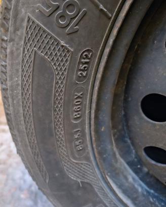 4 cerchi con gomme invernali 185 60 15 yaris