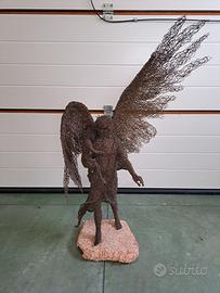 scultura angelo con bambino