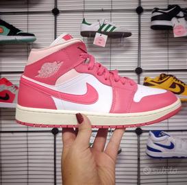 Air Jordan 1 Mid WMNS Strawberry 2023 numero 44