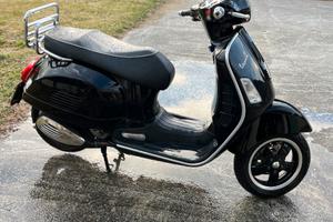 Piaggio Vespa 300 GTS - 2013