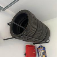 Porta pneumatici auto da muro