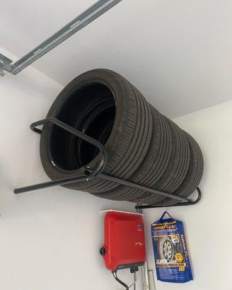 Porta pneumatici auto da muro