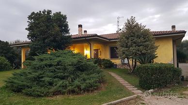 Villa Bifamiliare su un lotto di 5000 mq