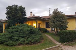 Villa Bifamiliare su un lotto di 5000 mq