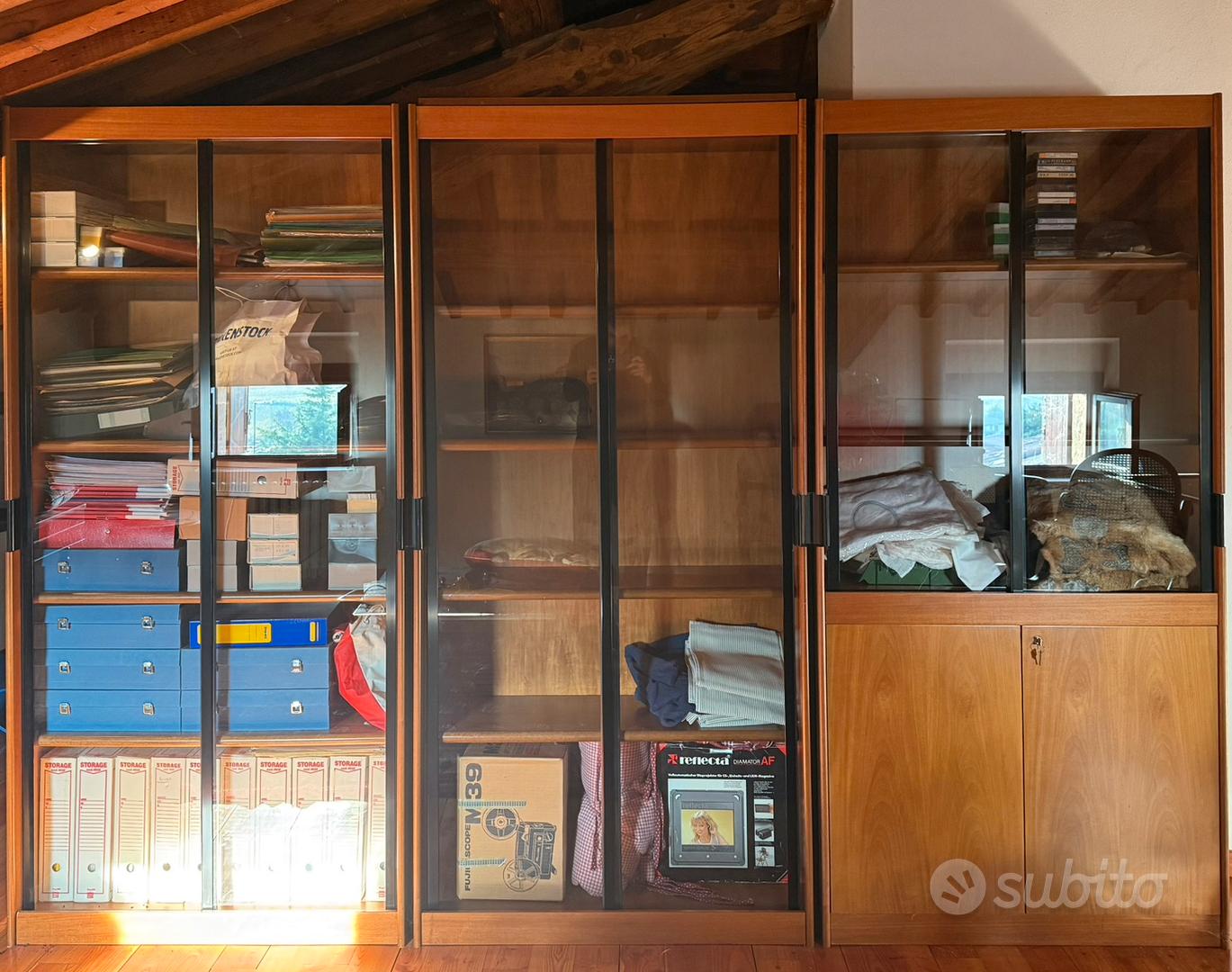 Libreria con ante in vetro scorrevoli - Arredamento e Casalinghi In ...