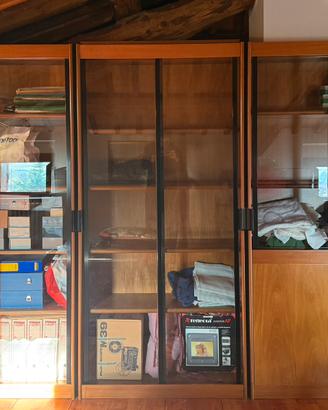 Libreria con ante in vetro scorrevoli