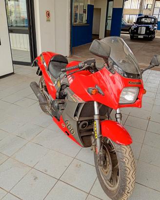 Kawasaki GPZ 900R