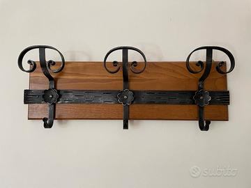 Appendiabiti in legno e ferro