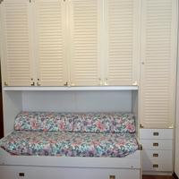 Armadio con ante e divano letto + letto a cassetto