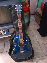 Chitarra acustica amplificata Folk
