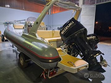 Gommone Mik700 + Suzuki 200 + Suzuki 20 + Carrello