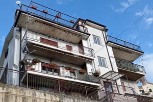 3 LOCALI A BELLEGRA