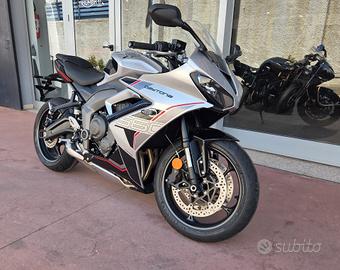 Triumph Daytona 660