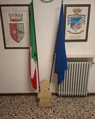 PORTABANDIERA IN PIETRA