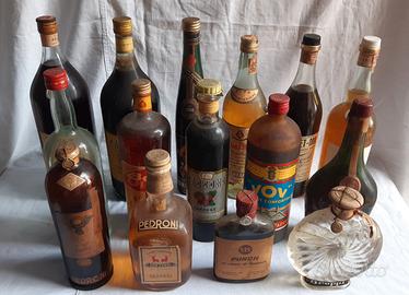 Bottiglie di liquore antiche