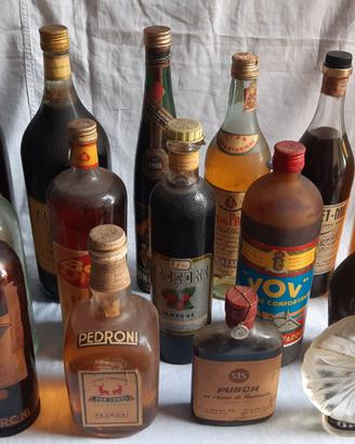 Bottiglie di liquore antiche