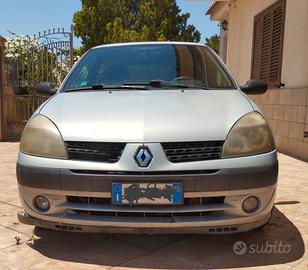 Clio 2  1.5 dci 82 CV  700€ solo per ricambi 