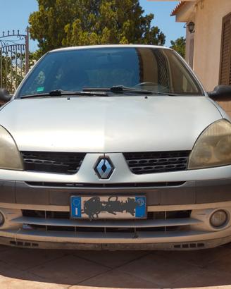  Clio 2  1.5 dci 82 CV  700€ solo per ricambi 