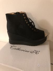 Scarpe allacciate con zeppa