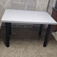 Tavolo da cucina in formica 