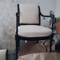 poltroncina in legno e tappezzate in simil pelle 