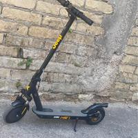 Monopattino Jeep