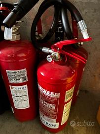 4 Estintori piu 2 stefaffe