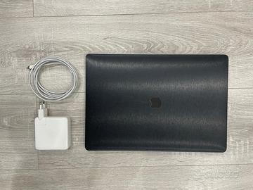 MacBook Pro 15” 2016 – i7 – 16 GB RAM – SSD 1 TB