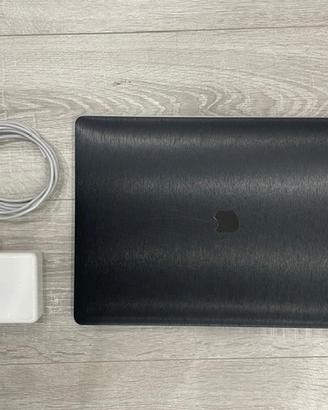 MacBook Pro 15” 2016 – i7 – 16 GB RAM – SSD 1 TB
